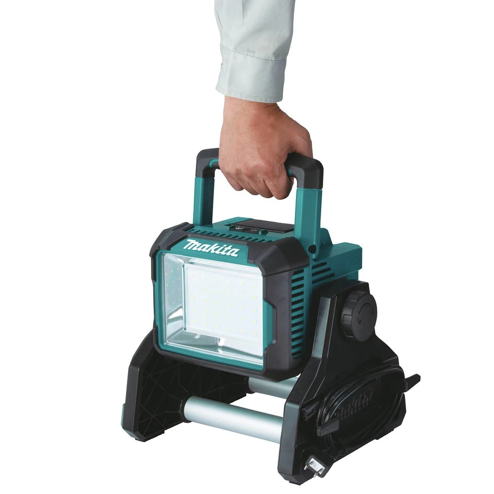 Makita DML811 18V LXT Lithium-Ion LED Cordless/ Corded Work Light (Tool Only) 9 Makita DML811 18V LXT Lithium-Ion LED Cordless/ Corded Work Light (Tool Only) - Image 7