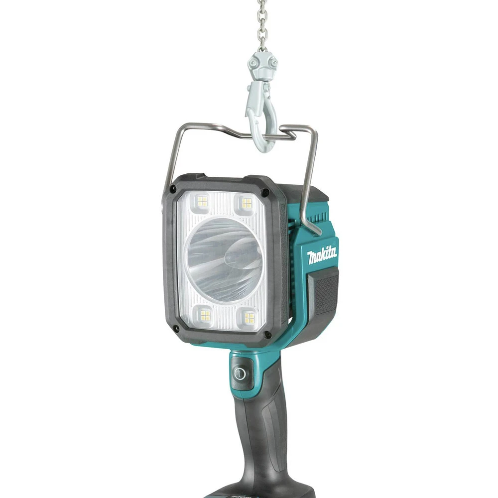 Makita DML812 18V LXT Lithium-Ion Cordless L.E.D. Flashlight / Spotlight (Light Only) 5 Makita DML812 18V LXT Lithium-Ion Cordless L.E.D. Flashlight / Spotlight (Light Only) - Image 3