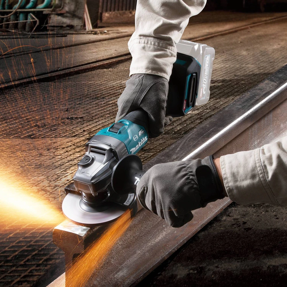 Makita GAG01Z 40V Max XGT Brushless Lithium-Ion 4-1/2 In./5 In. Cordless Cut-Off/Angle Grinder With Electric Brake (Tool Only) 5 Makita GAG01Z 40V Max XGT Brushless Lithium-Ion 4-1/2 In./5 In. Cordless Cut-Off/Angle Grinder With Electric Brake (Tool Only) - Image 3