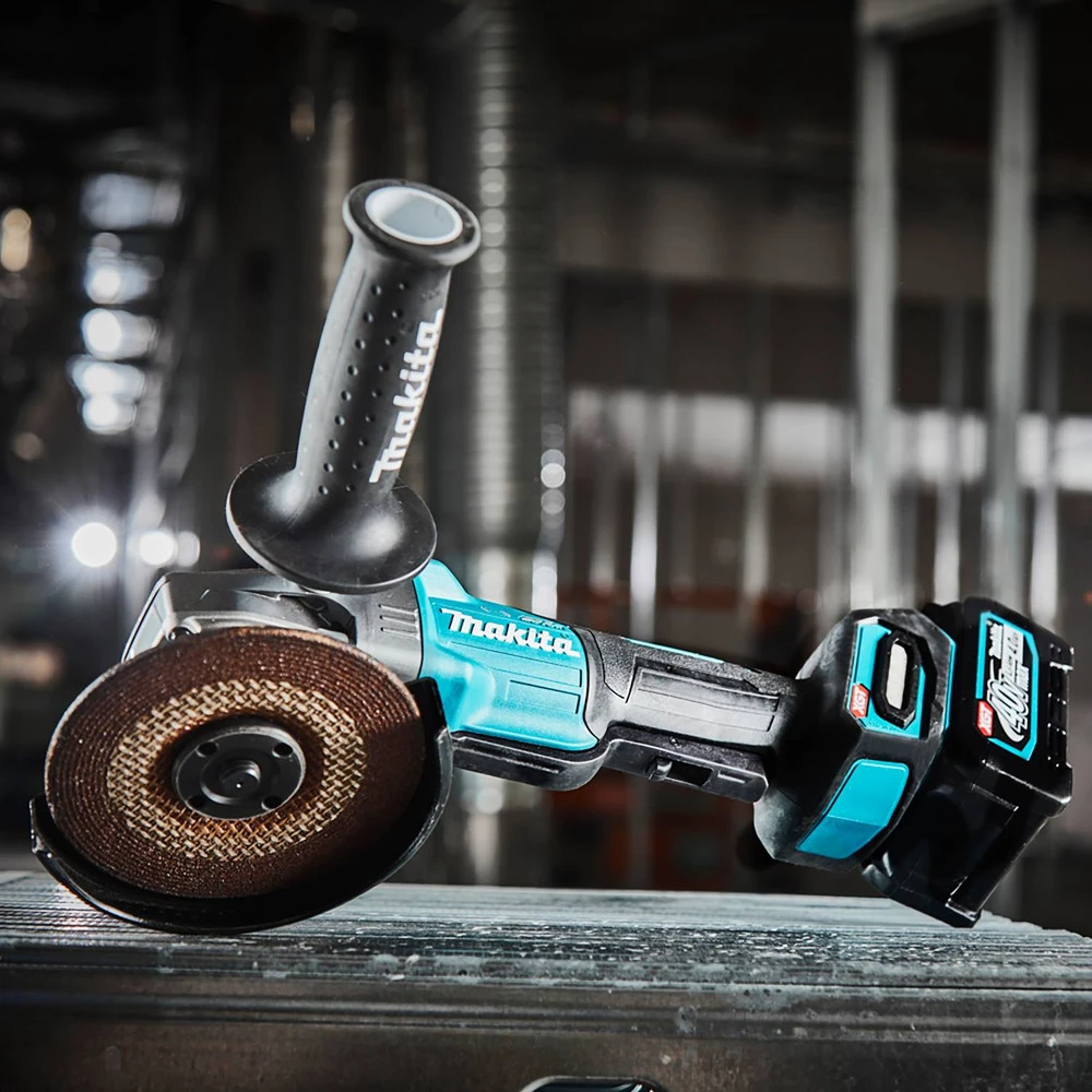 Makita GAG03M1 40V Max XGT Brushless Lithium-Ion 4-1/2 In./5 In. Cordless Paddle Switch Angle Grinder Kit With Electric Brake (4 Ah) 8 Makita GAG03M1 40V Max XGT Brushless Lithium-Ion 4-1/2 In./5 In. Cordless Paddle Switch Angle Grinder Kit With Electric Brake (4 Ah) - Image 6