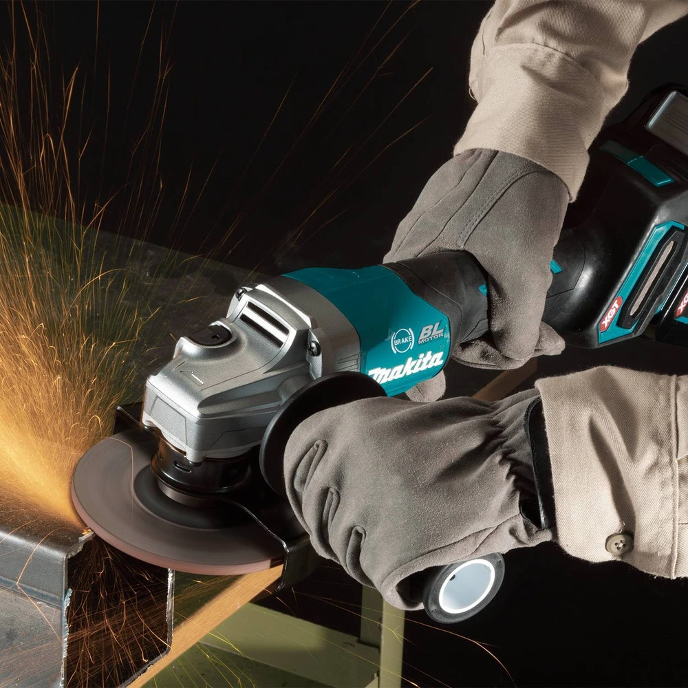 Makita GAG03M1 40V Max XGT Brushless Lithium-Ion 4-1/2 In./5 In. Cordless Paddle Switch Angle Grinder Kit With Electric Brake (4 Ah) 10 Makita GAG03M1 40V Max XGT Brushless Lithium-Ion 4-1/2 In./5 In. Cordless Paddle Switch Angle Grinder Kit With Electric Brake (4 Ah) - Image 8