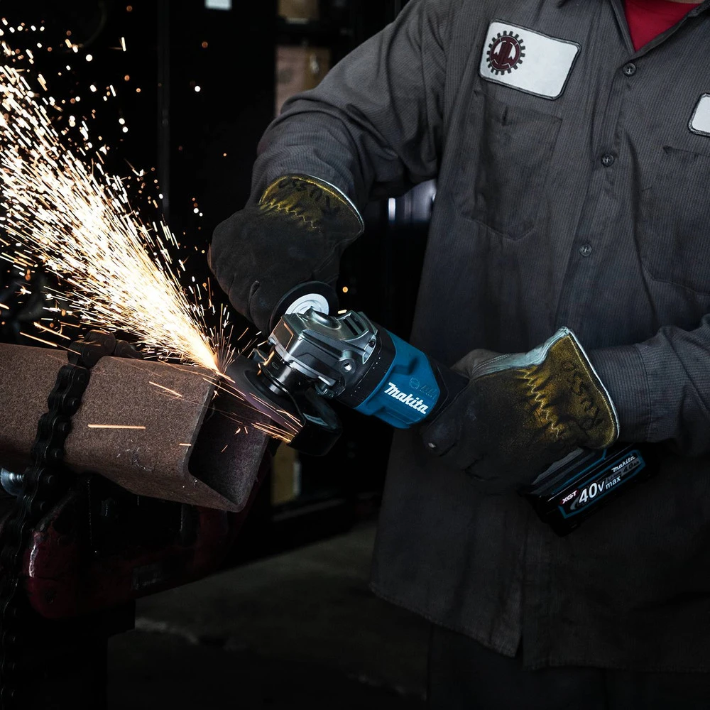 Makita GAG03M1 40V Max XGT Brushless Lithium-Ion 4-1/2 In./5 In. Cordless Paddle Switch Angle Grinder Kit With Electric Brake (4 Ah) 15 Makita GAG03M1 40V Max XGT Brushless Lithium-Ion 4-1/2 In./5 In. Cordless Paddle Switch Angle Grinder Kit With Electric Brake (4 Ah) - Image 13