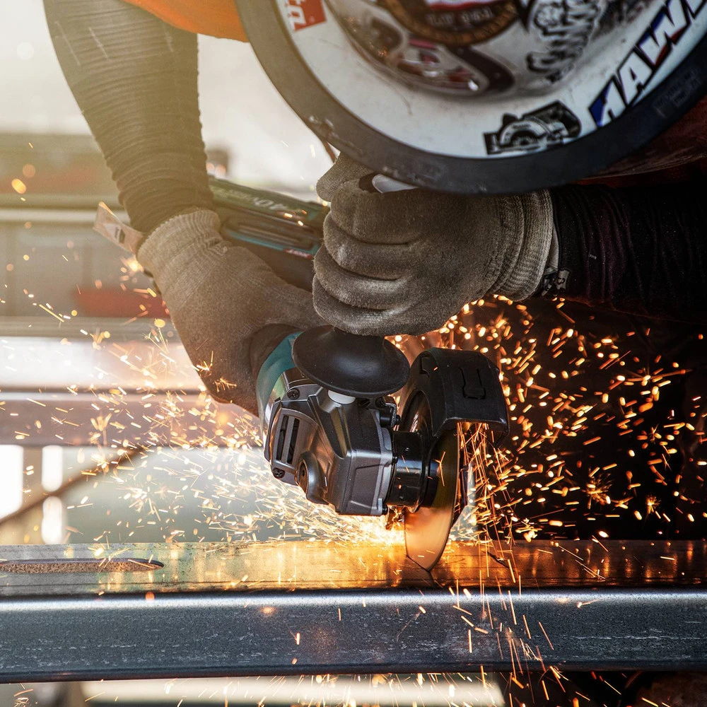 Makita GAG03M1 40V Max XGT Brushless Lithium-Ion 4-1/2 In./5 In. Cordless Paddle Switch Angle Grinder Kit With Electric Brake (4 Ah) 17 Makita GAG03M1 40V Max XGT Brushless Lithium-Ion 4-1/2 In./5 In. Cordless Paddle Switch Angle Grinder Kit With Electric Brake (4 Ah) - Image 15