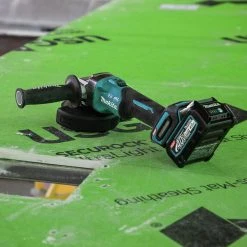 Makita GAG04M1 40V Max XGT Brushless Lithium-Ion 4-1/2 In./5 In. Cordless Angle Grinder Kit With Electric Brake And AWS (4 Ah) -Cheap Makita Store mktngag04m1 k