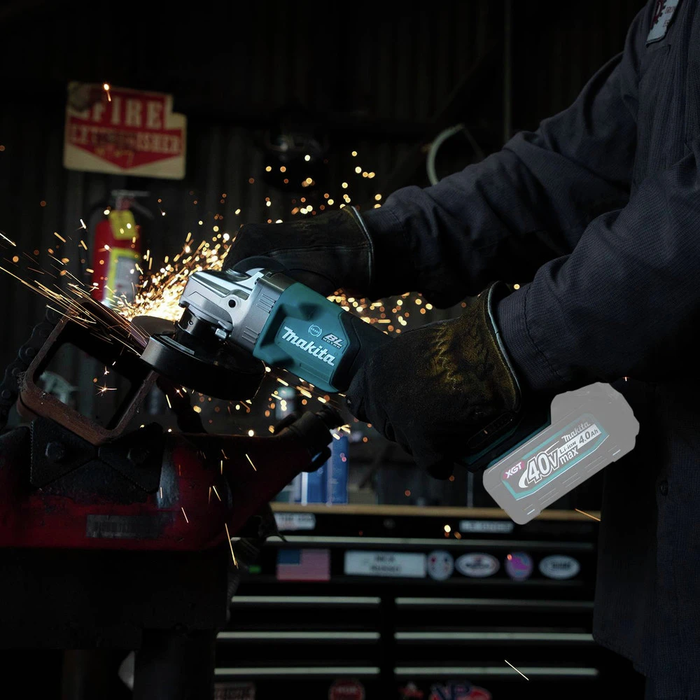 Makita GAG06Z 40V Max XGT Brushless Lithium-Ion 4-1/2 In./5 In. Cordless Paddle Switch Angle Grinder With Electric Brake And AWS (Tool Only) 7 Makita GAG06Z 40V Max XGT Brushless Lithium-Ion 4-1/2 In./5 In. Cordless Paddle Switch Angle Grinder With Electric Brake And AWS (Tool Only) - Image 5