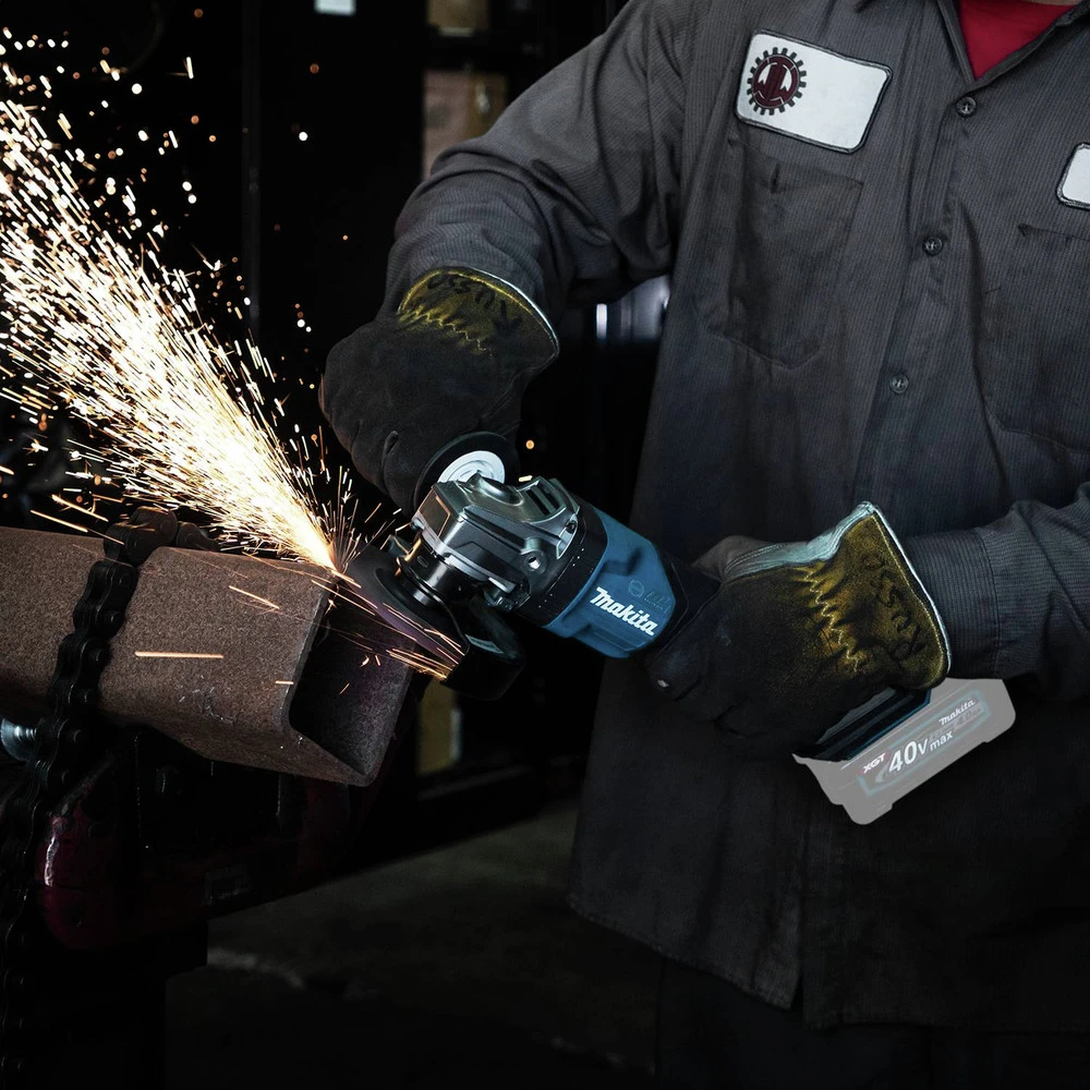 Makita GAG06Z 40V Max XGT Brushless Lithium-Ion 4-1/2 In./5 In. Cordless Paddle Switch Angle Grinder With Electric Brake And AWS (Tool Only) 9 Makita GAG06Z 40V Max XGT Brushless Lithium-Ion 4-1/2 In./5 In. Cordless Paddle Switch Angle Grinder With Electric Brake And AWS (Tool Only) - Image 7