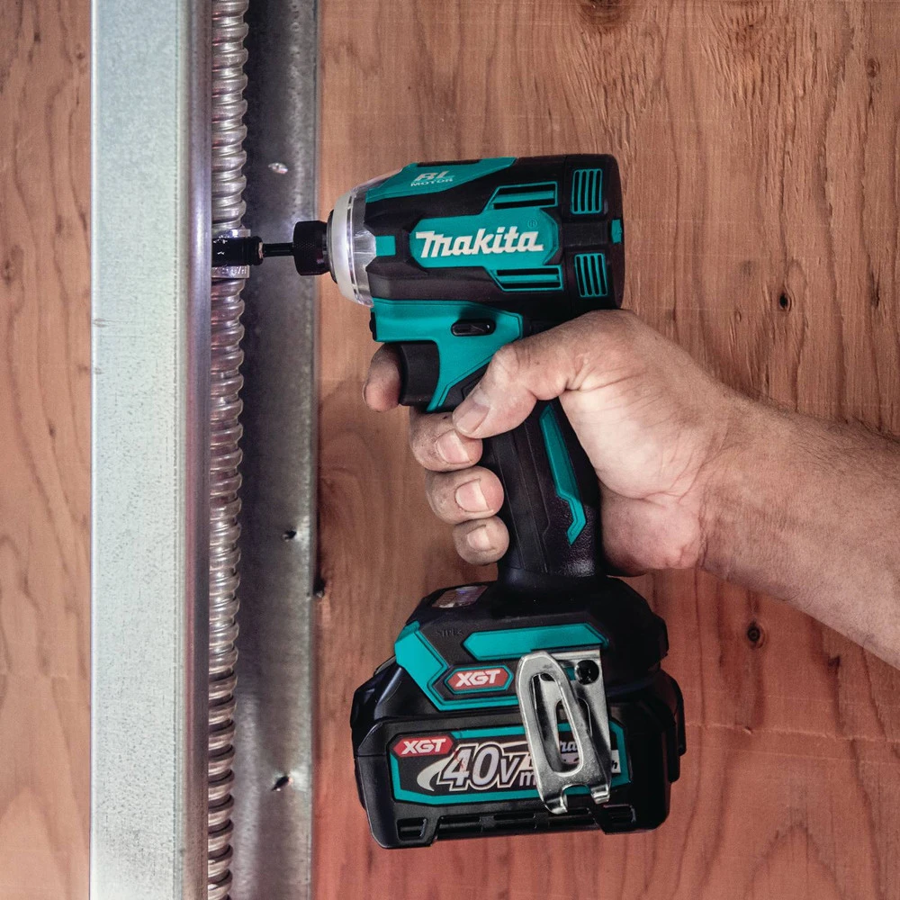 Makita GT400M1D1 40V Max XGT Brushless Lithium-Ion 7-1/4 In. Cordless Circular Saw 4-Tool Combo Kit (2.5 Ah/4 Ah) 17 Makita GT400M1D1 40V Max XGT Brushless Lithium-Ion 7-1/4 In. Cordless Circular Saw 4-Tool Combo Kit (2.5 Ah/4 Ah) - Image 15