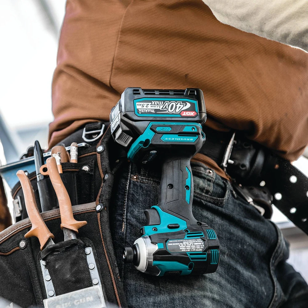 Makita GT400M1D1 40V Max XGT Brushless Lithium-Ion 7-1/4 In. Cordless Circular Saw 4-Tool Combo Kit (2.5 Ah/4 Ah) 19 Makita GT400M1D1 40V Max XGT Brushless Lithium-Ion 7-1/4 In. Cordless Circular Saw 4-Tool Combo Kit (2.5 Ah/4 Ah) - Image 17
