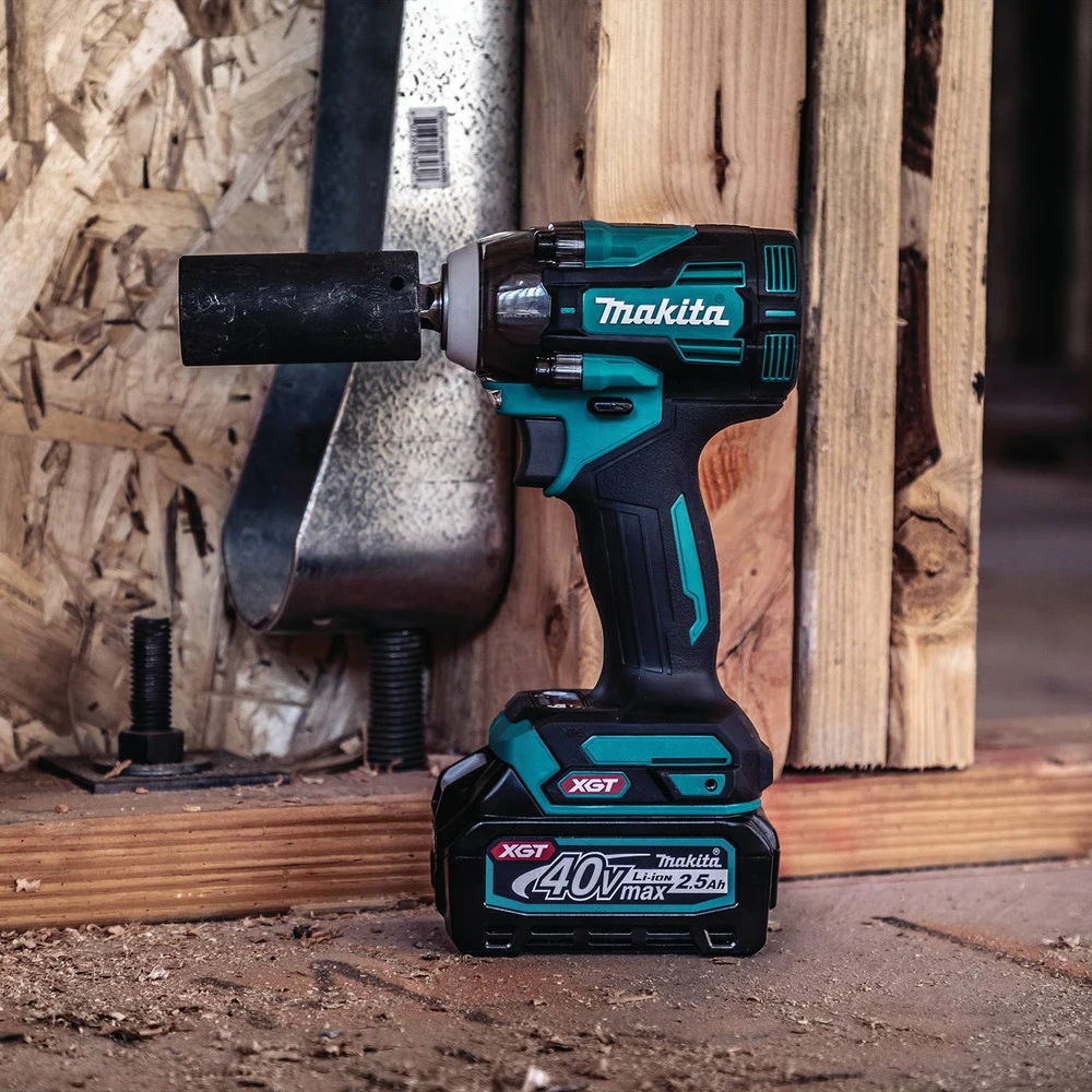Makita GWT04D 40V Max XGT Brushless Lithium-Ion 1/2 In. Cordless 4-Speed Impact Wrench With Friction Ring Anvil Kit (2.5 Ah) 9 Makita GWT04D 40V Max XGT Brushless Lithium-Ion 1/2 In. Cordless 4-Speed Impact Wrench With Friction Ring Anvil Kit (2.5 Ah) - Image 7