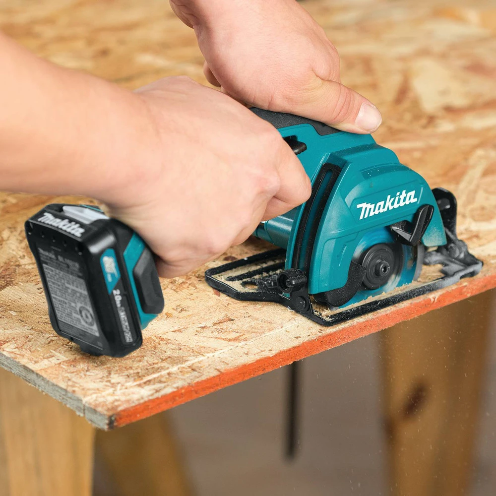 Makita SH02R1 12V MAX CXT 2.0 Ah Cordless Lithium-Ion 3-3/8 In. Circular Saw Kit 6 Makita SH02R1 12V MAX CXT 2.0 Ah Cordless Lithium-Ion 3-3/8 In. Circular Saw Kit - Image 4