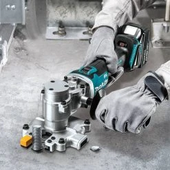 Factory Reconditioned Makita XCS02T1-R 18V LXT Brushless Lithium-Ion Cordless Steel Rod Flush-Cutter Kit (5 Ah) -Cheap Makita Store mktnxcs02t1 r f