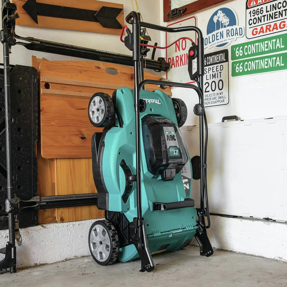 Makita XML10CT1 18V X2 (36V) LXT Lithium-ion 21 In. Cordless Lawn Mower Kit With 4 Batteries (5 Ah) 17 Makita XML10CT1 18V X2 (36V) LXT Lithium-ion 21 In. Cordless Lawn Mower Kit With 4 Batteries (5 Ah) - Image 15