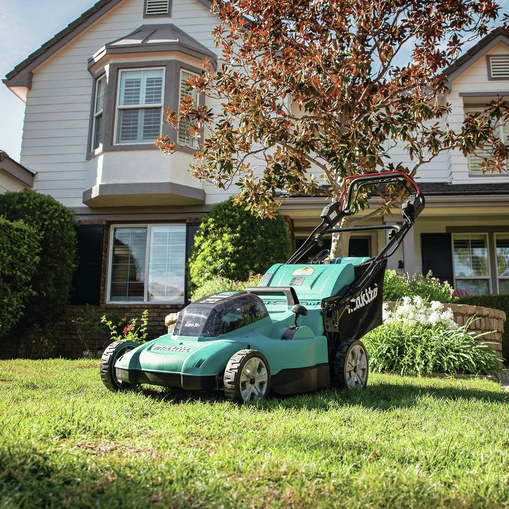 Makita XML11CT1 18V X2 (36V) LXT Lithium-Ion 21 In. Cordless Self-Propelled Lawn Mower Kit With 4 Batteries (5 Ah) 21 Makita XML11CT1 18V X2 (36V) LXT Lithium-Ion 21 In. Cordless Self-Propelled Lawn Mower Kit With 4 Batteries (5 Ah) - Image 19