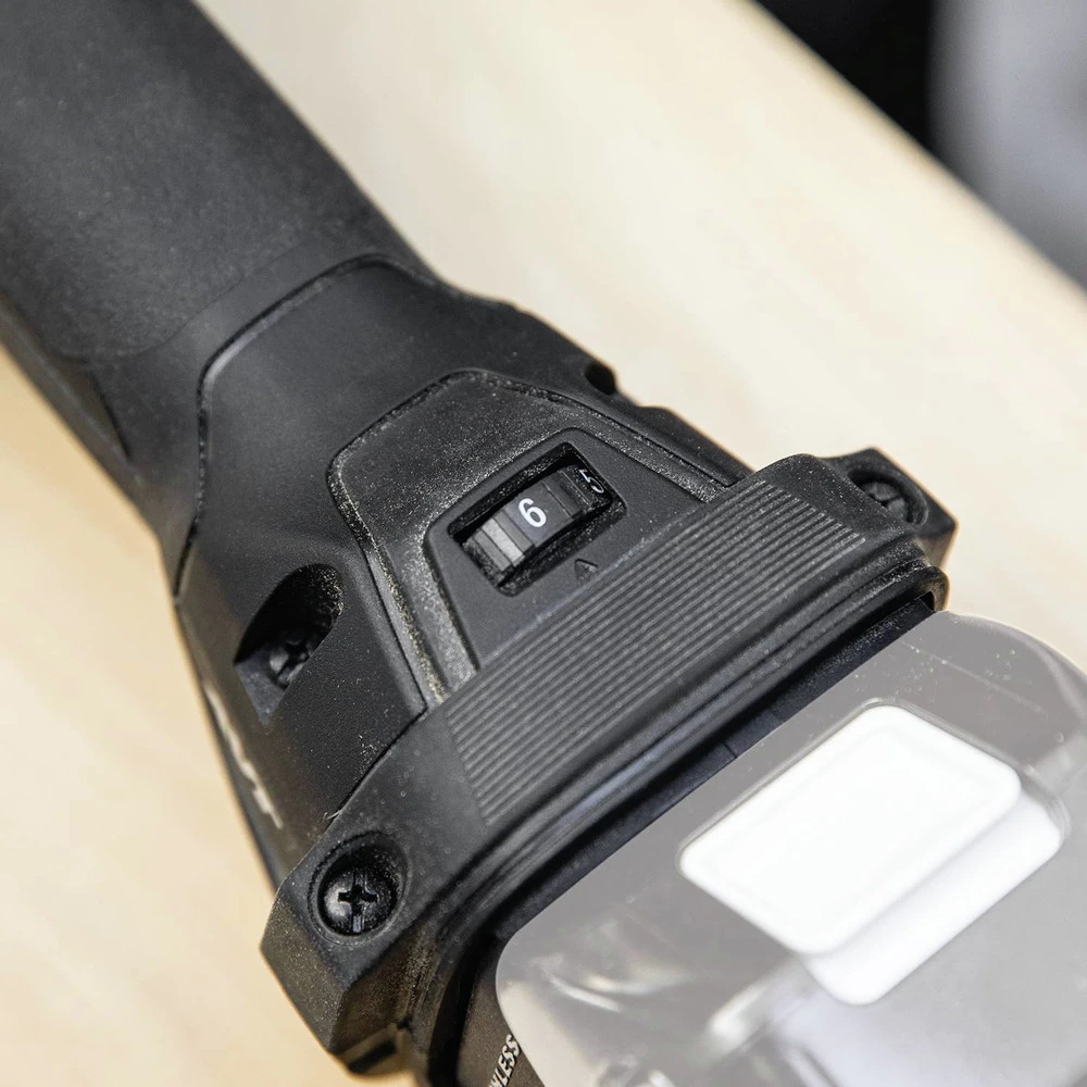 Makita XMT04ZB 18V LXT StarlockMax Brushless Lithium-Ion Cordless Sub-Compact Multi-Tool (Tool Only) 6 Makita XMT04ZB 18V LXT StarlockMax Brushless Lithium-Ion Cordless Sub-Compact Multi-Tool (Tool Only) - Image 4