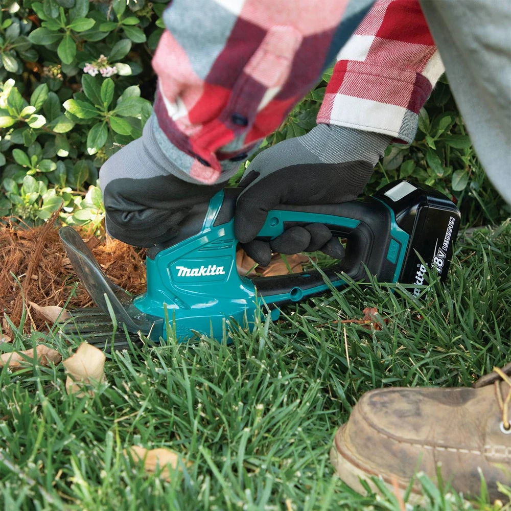 Makita XMU05Z 18V LXT Lithium-Ion 4-5/16 In. Cordless Grass Shear (Tool Only) 13 Makita XMU05Z 18V LXT Lithium-Ion 4-5/16 In. Cordless Grass Shear (Tool Only) - Image 11