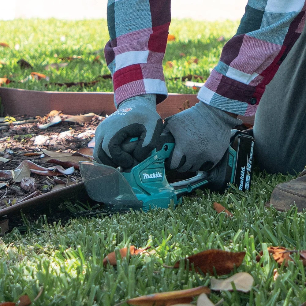 Makita XMU05Z 18V LXT Lithium-Ion 4-5/16 In. Cordless Grass Shear (Tool Only) 14 Makita XMU05Z 18V LXT Lithium-Ion 4-5/16 In. Cordless Grass Shear (Tool Only) - Image 12