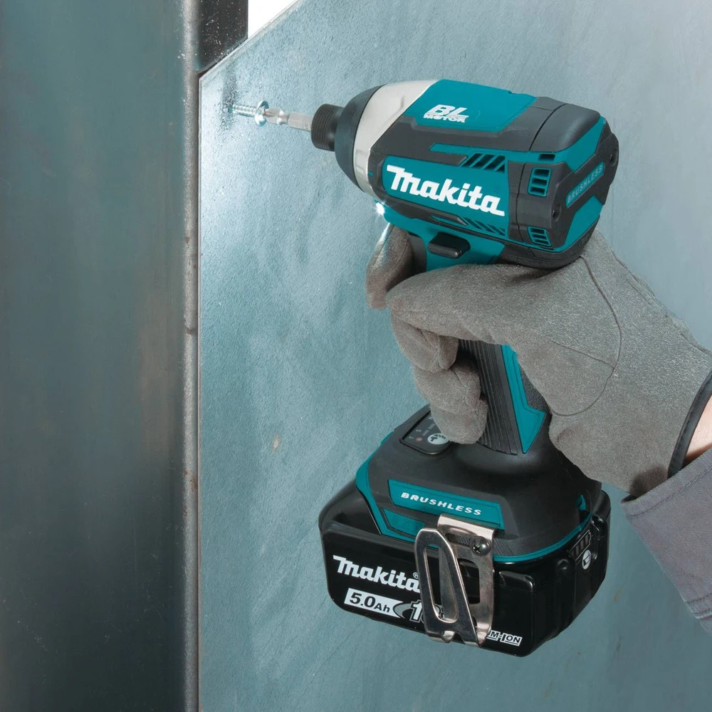 Makita XT453T 18V LXT Brushless Lithium-Ion Cordless 4-Pc. Combo Kit With 2 Batteries (5 Ah) 10 Makita XT453T 18V LXT Brushless Lithium-Ion Cordless 4-Pc. Combo Kit With 2 Batteries (5 Ah) - Image 8